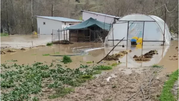 Kütahya Emet’te sağanak sonrası taşan Emet Çayı ve su altında kalan tarım arazileri