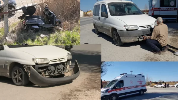 Kütahya Tavşanlı Çardaklı Kavşağı'nda hafif ticari araç ile motosikletin çarpıştığı trafik kazası sonrası olay yeri ve sağlık ekiplerinin müdahalesi.